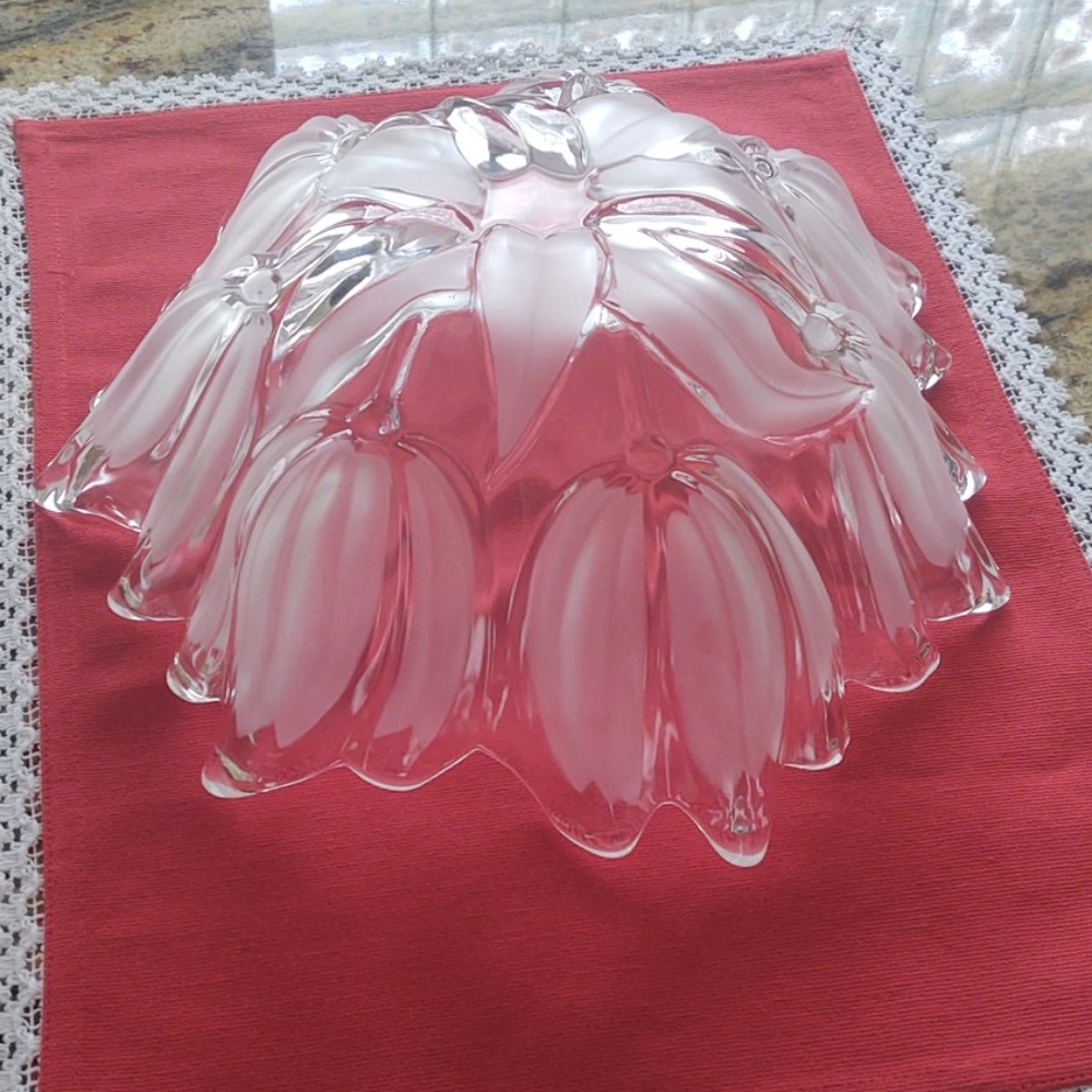 Beautiful tulip pattern glass bowlNWOT - Picture 4 of 5
